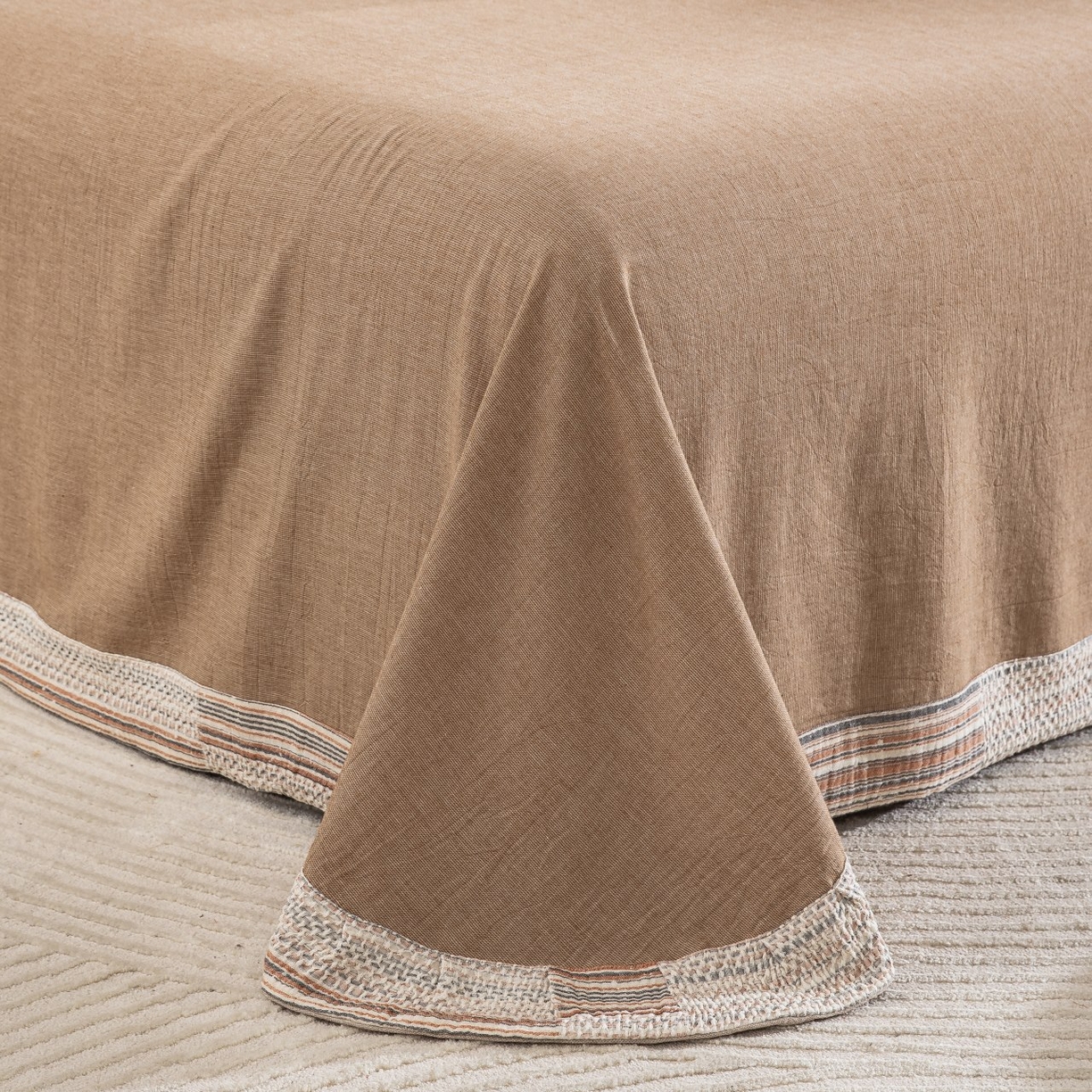 91家纺网 家纺一手货源 找家纺 仰望棉麻双层纱供应链 2026新款棉麻流苏款四件套 格序-咖色