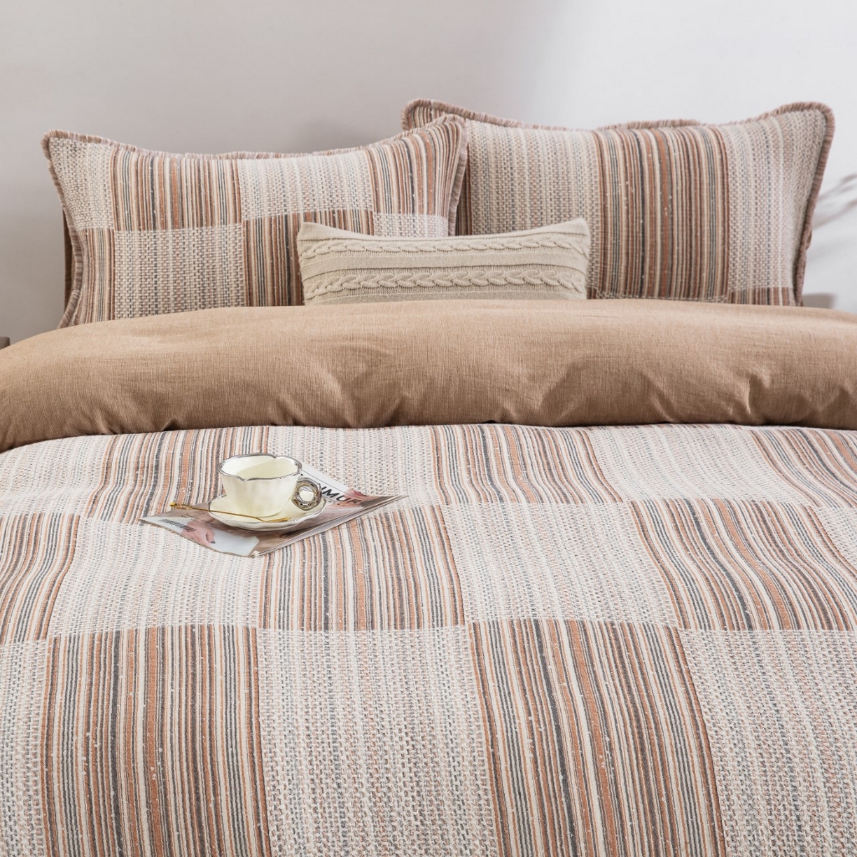 91家纺网 家纺一手货源 找家纺 仰望棉麻双层纱供应链 2026新款棉麻流苏款四件套 格序-咖色