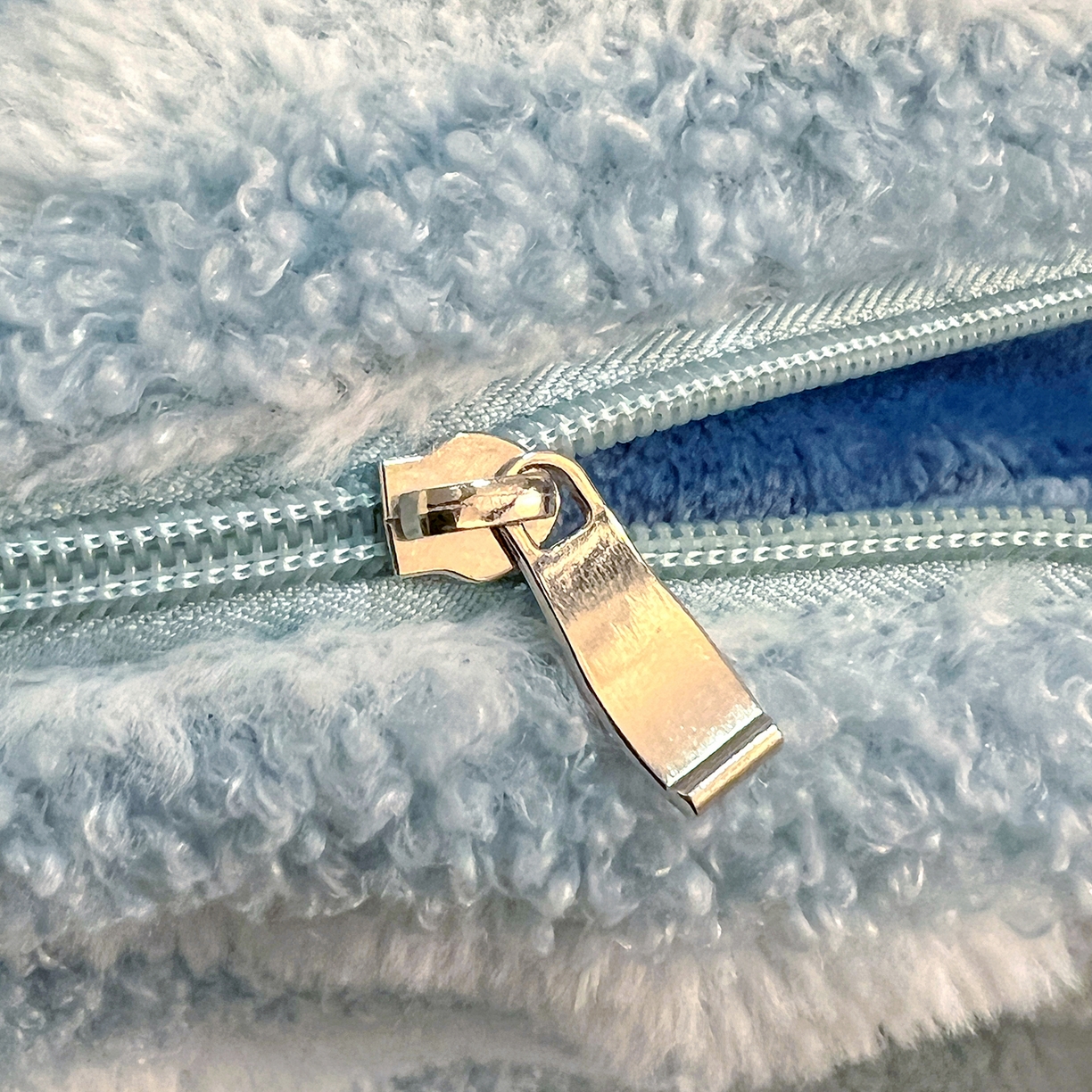 91家纺网 家纺一手货源 找家纺 古本家居 2026春夏新款多巴胺网红风星星抱枕毯 星星抱枕毯蓝小宝