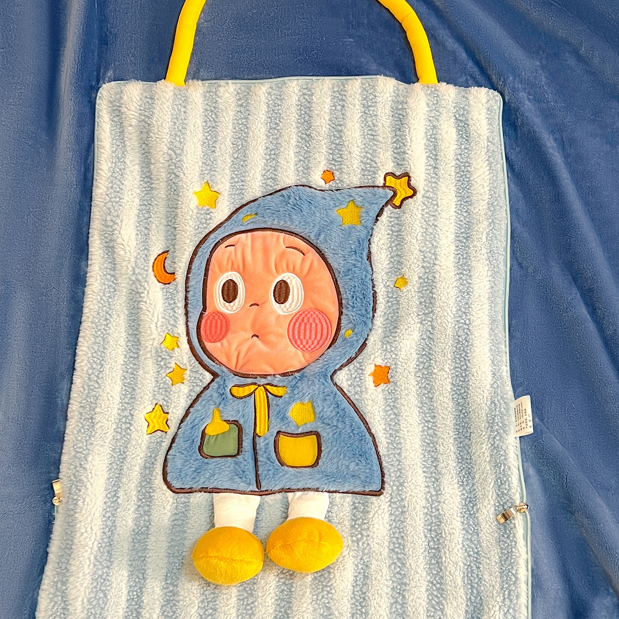 91家纺网 家纺一手货源 找家纺 古本家居 2026春夏新款多巴胺网红风星星抱枕毯 星星抱枕毯蓝小宝