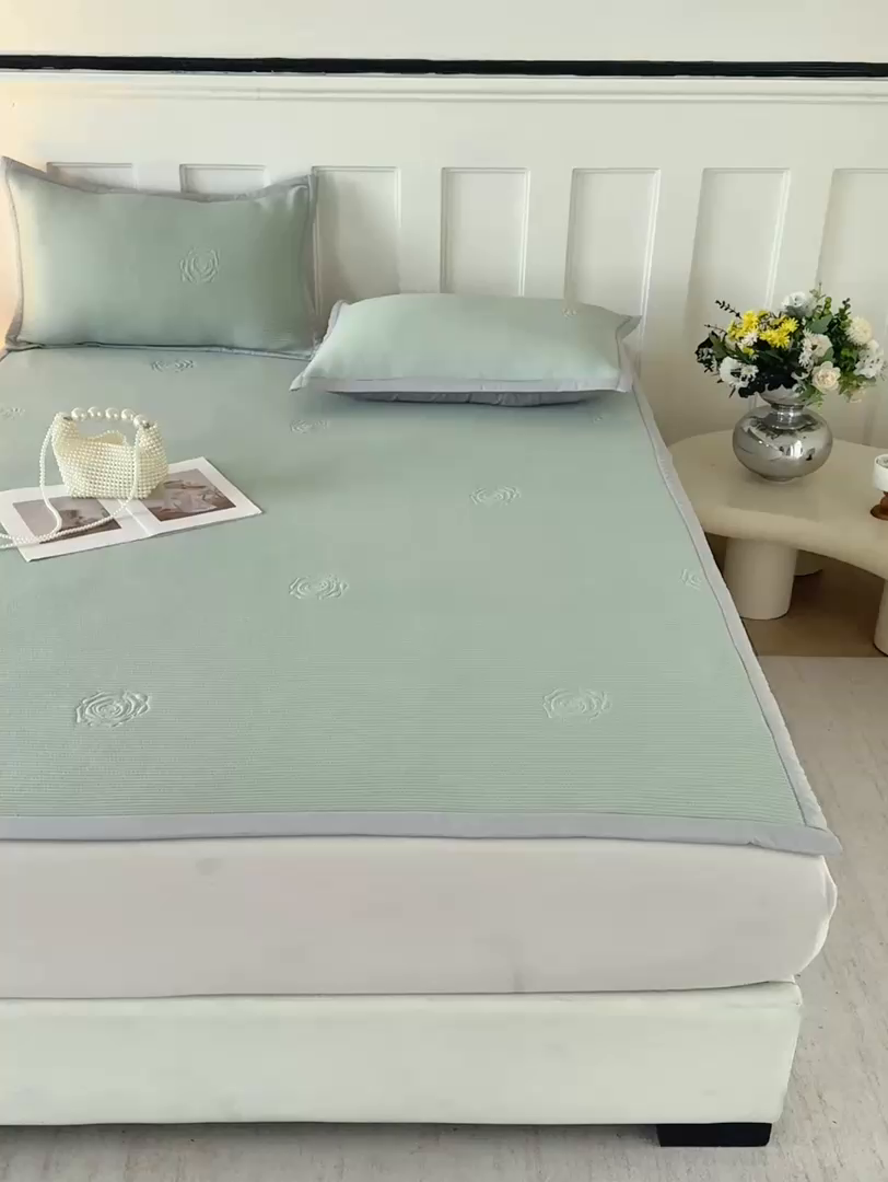 91家纺网 家纺一手货源 找家纺 野合家纺 2026新款豆豆凉席PE提花豆豆席席子凉席奶牛系列床单款 玫瑰-绿