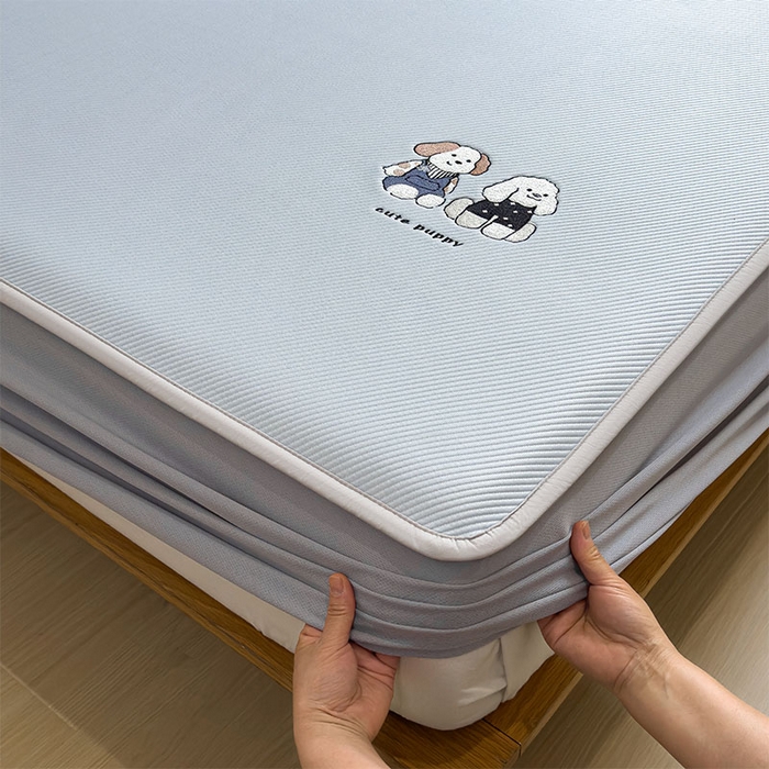 91家纺网 家纺一手货源 找家纺 几禾 2026春夏新款斜纹刺绣软席凉席席子空调软席 可爱小狗 床笠款