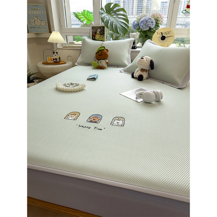 91家纺网 家纺一手货源 找家纺 几禾 2026春夏新款斜纹刺绣软席凉席席子空调软席 萌趣时光 床笠款