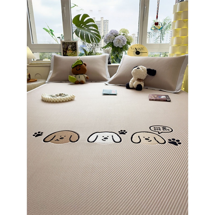 91家纺网 家纺一手货源 找家纺 几禾 2026春夏新款斜纹刺绣软席凉席席子空调软席 汪汪线条狗 床席款