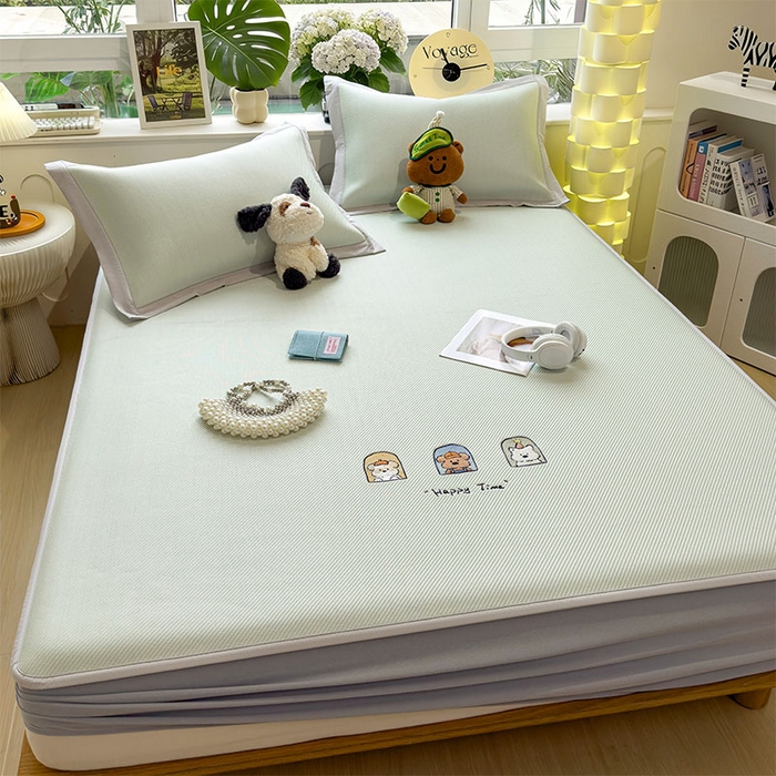 91家纺网 家纺一手货源 找家纺 几禾 2026春夏新款斜纹刺绣软席凉席席子空调软席 萌趣时光 床笠款