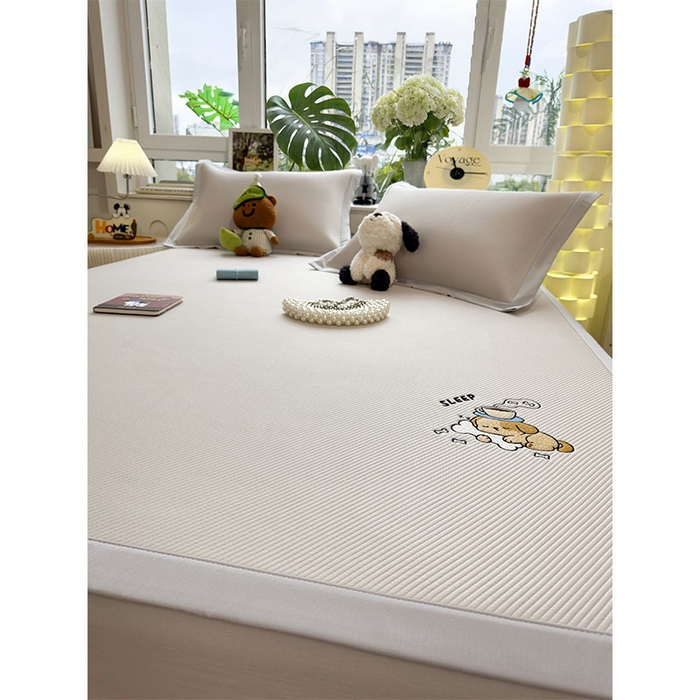 91家纺网 家纺一手货源 找家纺 几禾 2026春夏新款斜纹刺绣软席凉席席子空调软席 贪吃小狗 床席款