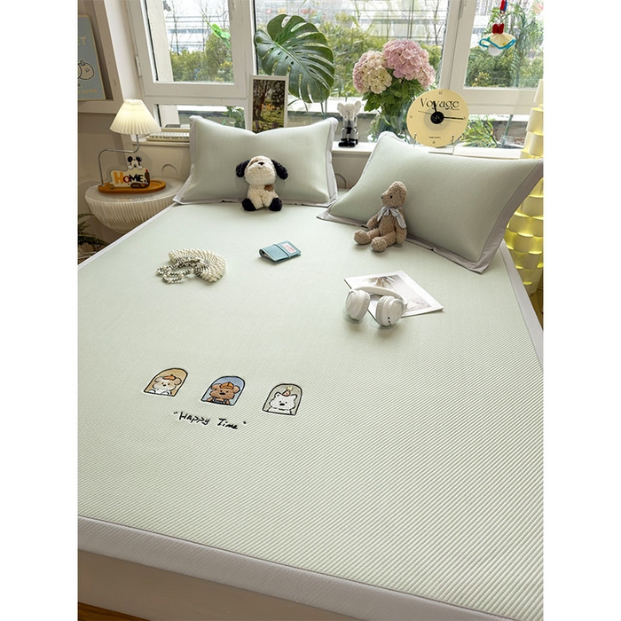 91家纺网 家纺一手货源 找家纺 几禾 2026春夏新款斜纹刺绣软席凉席席子空调软席 萌趣时光 床席款