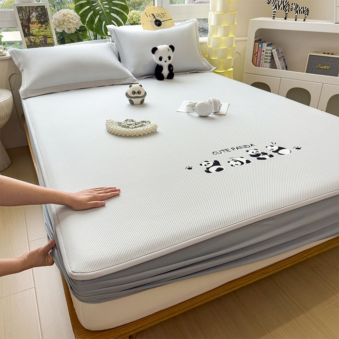 91家纺网 家纺一手货源 找家纺 几禾 2026春夏新款斜纹刺绣软席凉席席子空调软席 熊猫团子 床笠款