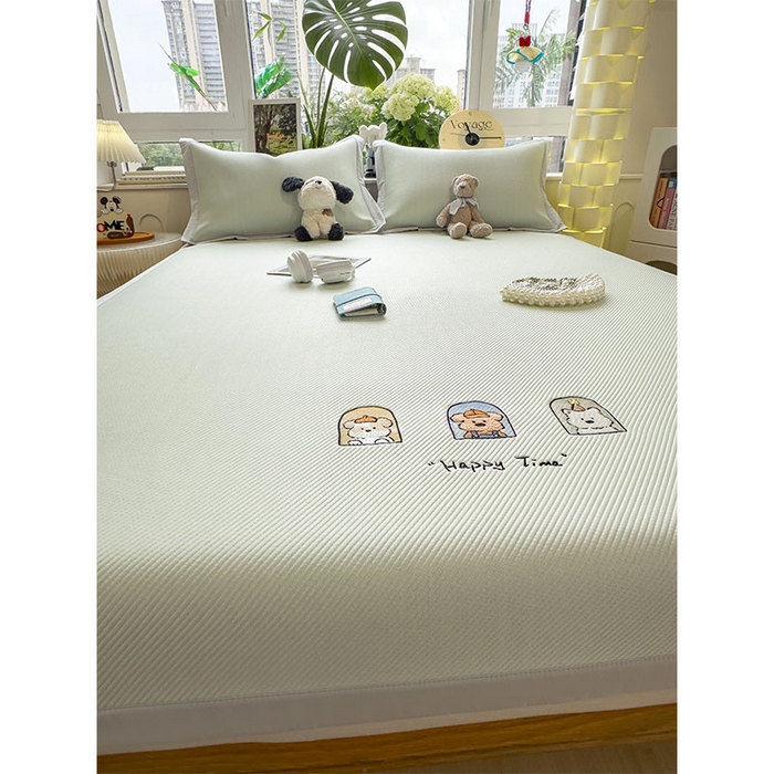 91家纺网 家纺一手货源 找家纺 几禾 2026春夏新款斜纹刺绣软席凉席席子空调软席 萌趣时光 床席款