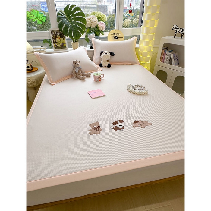 91家纺网 家纺一手货源 找家纺 几禾 2026春夏新款斜纹刺绣软席凉席席子空调软席 软萌小熊 床席款