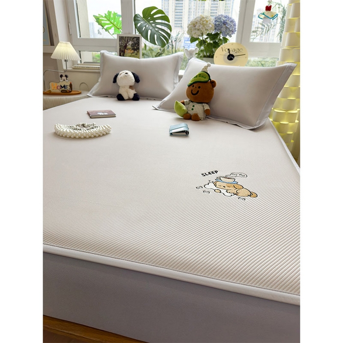 91家纺网 家纺一手货源 找家纺 几禾 2026春夏新款斜纹刺绣软席凉席席子空调软席 贪吃小狗 床笠款