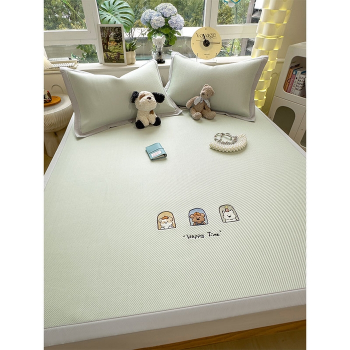 91家纺网 家纺一手货源 找家纺 几禾 2026春夏新款斜纹刺绣软席凉席席子空调软席 萌趣时光 床席款