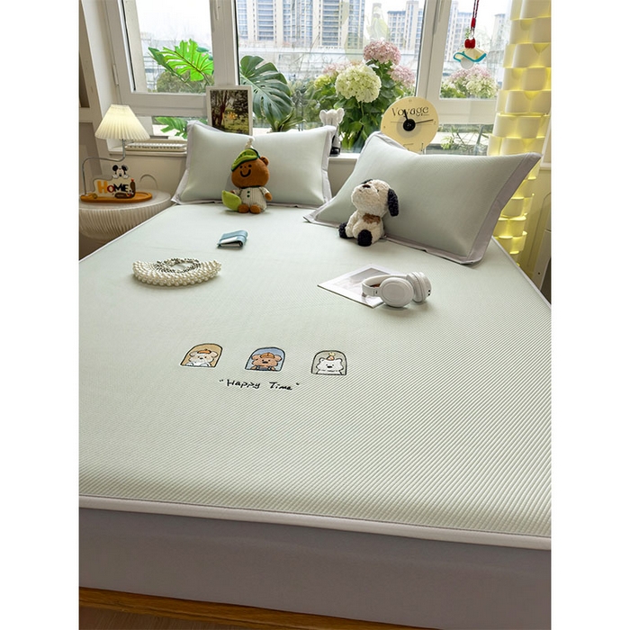 91家纺网 家纺一手货源 找家纺 几禾 2026春夏新款斜纹刺绣软席凉席席子空调软席 萌趣时光 床笠款