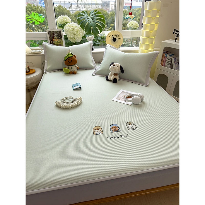 91家纺网 家纺一手货源 找家纺 几禾 2026春夏新款斜纹刺绣软席凉席席子空调软席 萌趣时光 床笠款