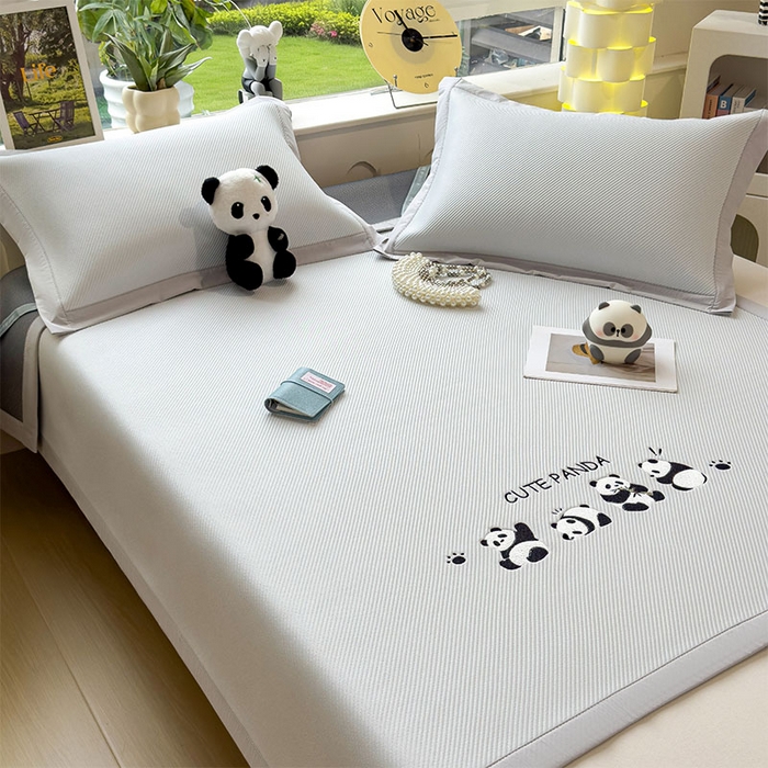 91家纺网 家纺一手货源 找家纺 几禾 2026春夏新款斜纹刺绣软席凉席席子空调软席 熊猫团子 床席款