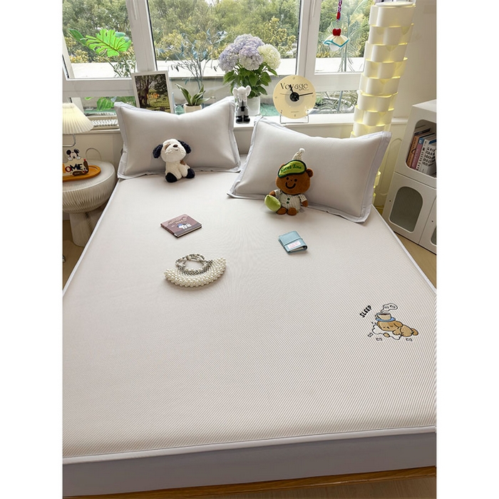 91家纺网 家纺一手货源 找家纺 几禾 2026春夏新款斜纹刺绣软席凉席席子空调软席 贪吃小狗 床笠款