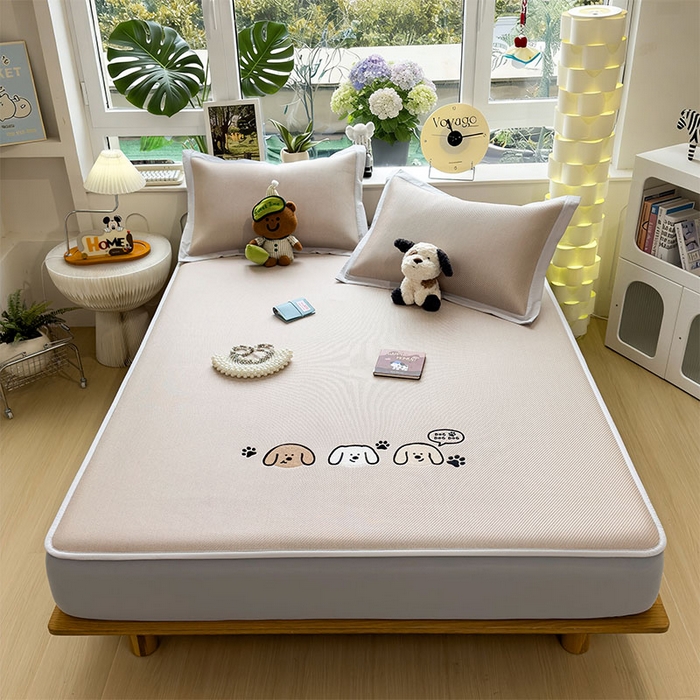 91家纺网 家纺一手货源 找家纺 几禾 2026春夏新款斜纹刺绣软席凉席席子空调软席 汪汪线条狗 床笠款