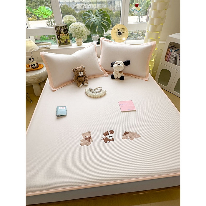 91家纺网 家纺一手货源 找家纺 几禾 2026春夏新款斜纹刺绣软席凉席席子空调软席 软萌小熊 床笠款