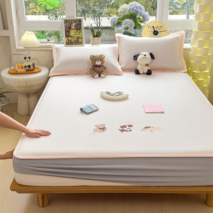 91家纺网 家纺一手货源 找家纺 几禾 2026春夏新款斜纹刺绣软席凉席席子空调软席 软萌小熊 床笠款