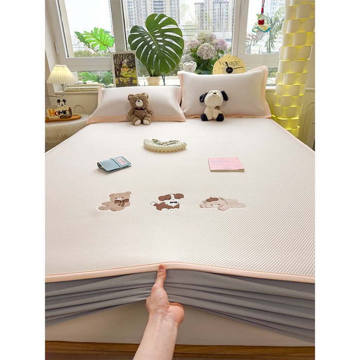 91家纺网 家纺一手货源 找家纺 几禾 2026春夏新款斜纹刺绣软席凉席席子空调软席 软萌小熊 床笠款