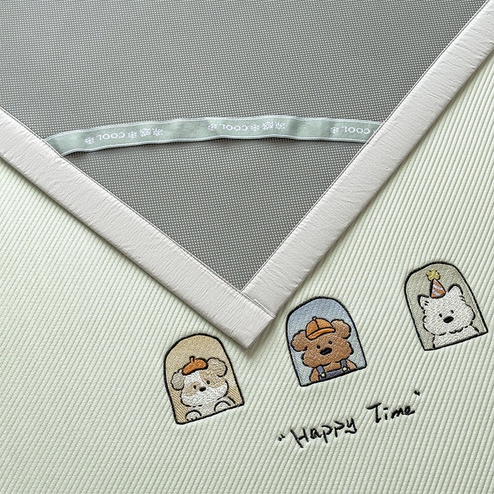 91家纺网 家纺一手货源 找家纺 几禾 2026春夏新款斜纹刺绣软席凉席席子空调软席 萌趣时光 床席款