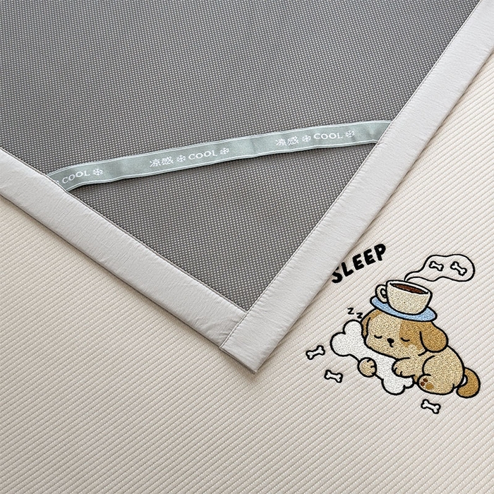 91家纺网 家纺一手货源 找家纺 几禾 2026春夏新款斜纹刺绣软席凉席席子空调软席 贪吃小狗 床席款