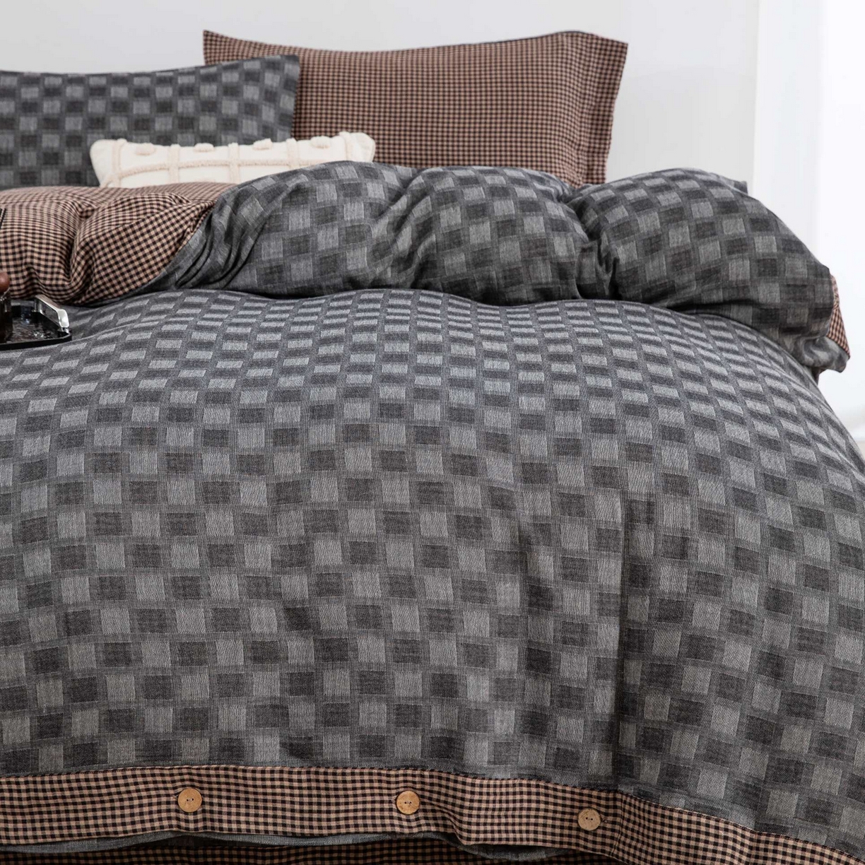 91家纺网 家纺一手货源 找家纺 仰望棉麻双层纱供应链 2026新款朦胧格全棉色织提花双层纱纽扣款 朦胧格-浅灰