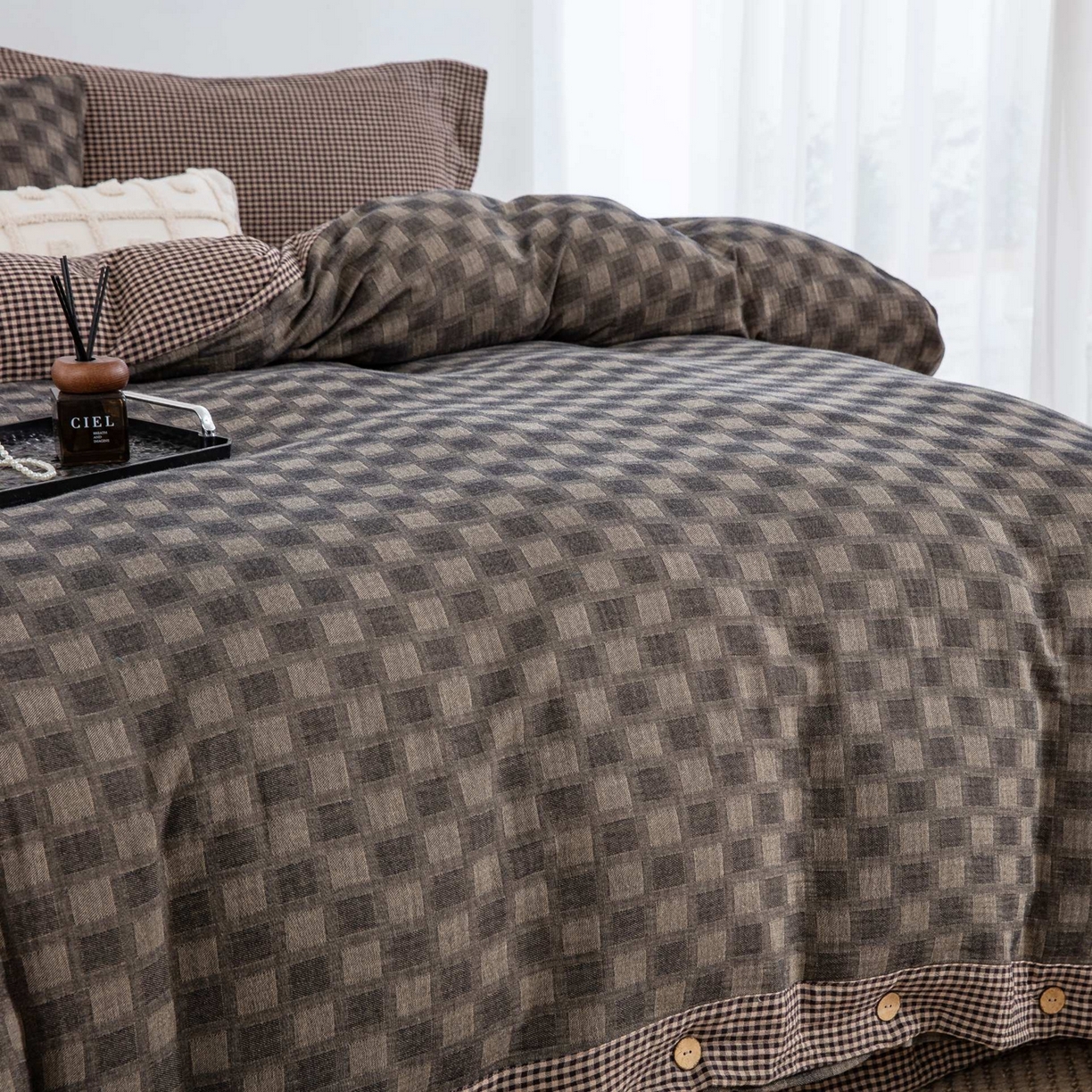 91家纺网 家纺一手货源 找家纺 仰望棉麻双层纱供应链 2026新款朦胧格全棉色织提花双层纱纽扣款 朦胧格-深灰