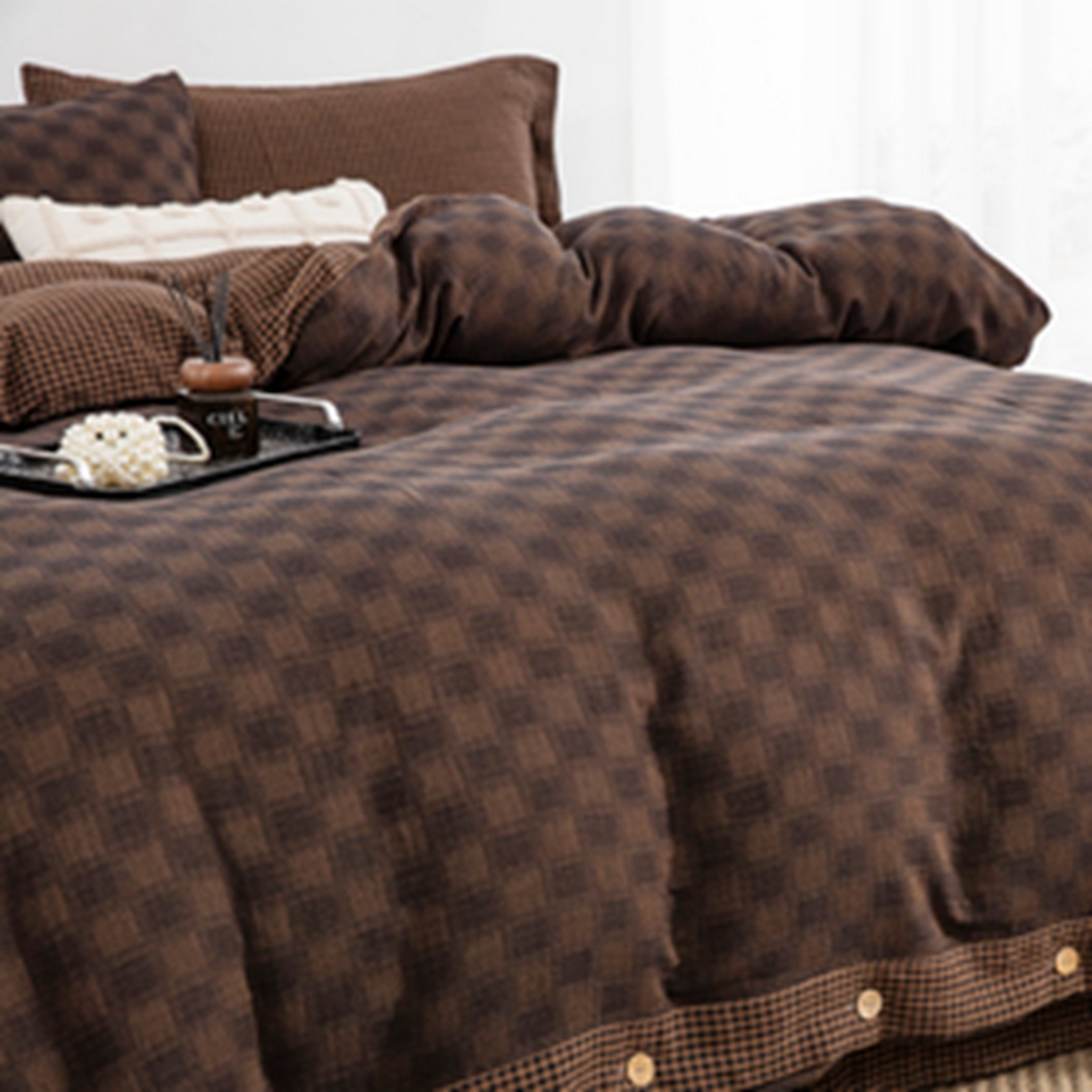 91家纺网 家纺一手货源 找家纺 仰望棉麻双层纱供应链 2026新款朦胧格全棉色织提花双层纱纽扣款 朦胧格-深咖