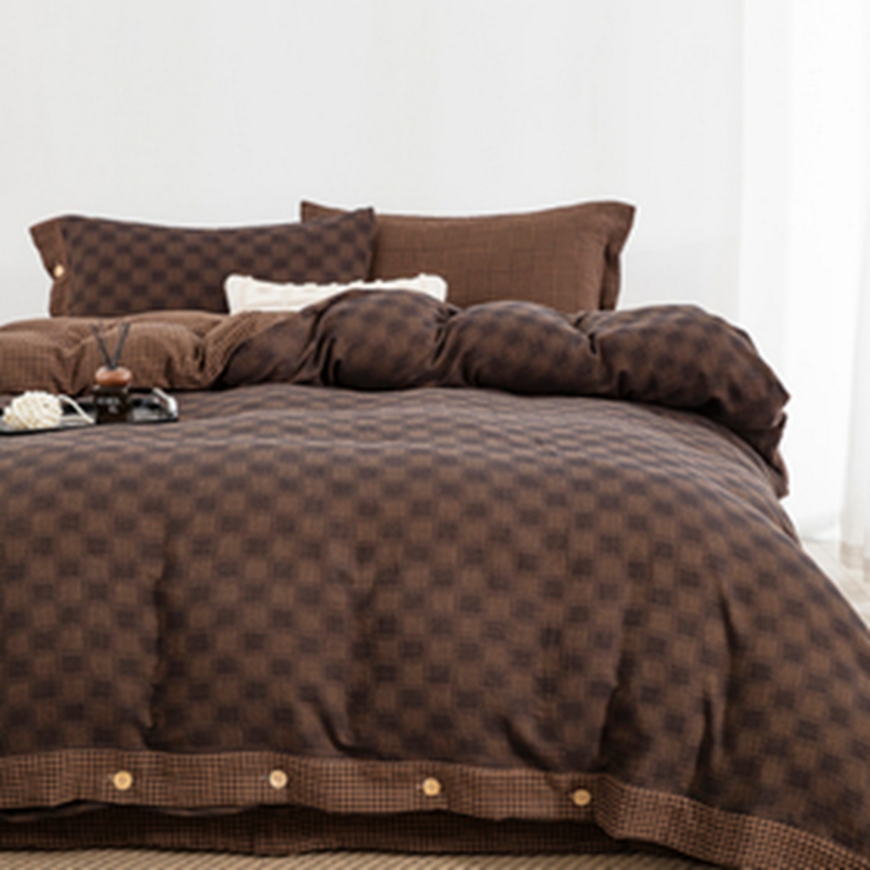 91家纺网 家纺一手货源 找家纺 仰望棉麻双层纱供应链 2026新款朦胧格全棉色织提花双层纱纽扣款 朦胧格-深咖