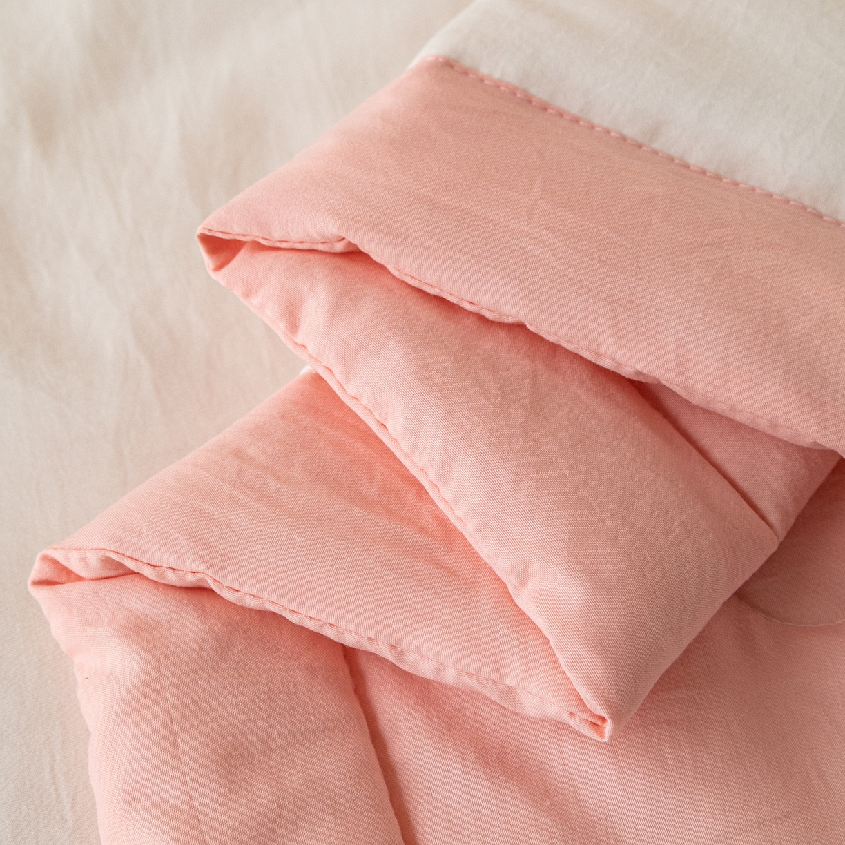 91家纺网 家纺一手货源 找家纺 安琪家纺 2026春夏新款A类新疆棉花纯色撞色双拼夏被夏凉被空调被 双拼-白粉