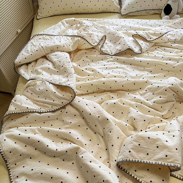 91家纺网 家纺一手货源 找家纺 （总）星巴k家纺 2026新款春夏云感双层纱A类母婴级三角针夏被贝壳边夏凉被贝壳绣【可提供买家秀】