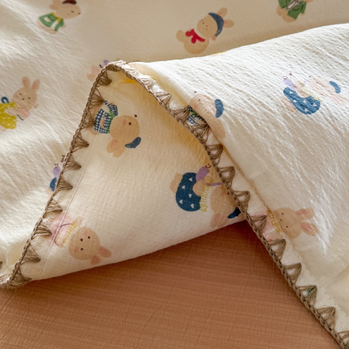 91家纺网 家纺一手货源 找家纺 （总）星巴k家纺 2026新款春夏云感双层纱母婴级三角针夏被贝壳边夏凉被贝壳绣