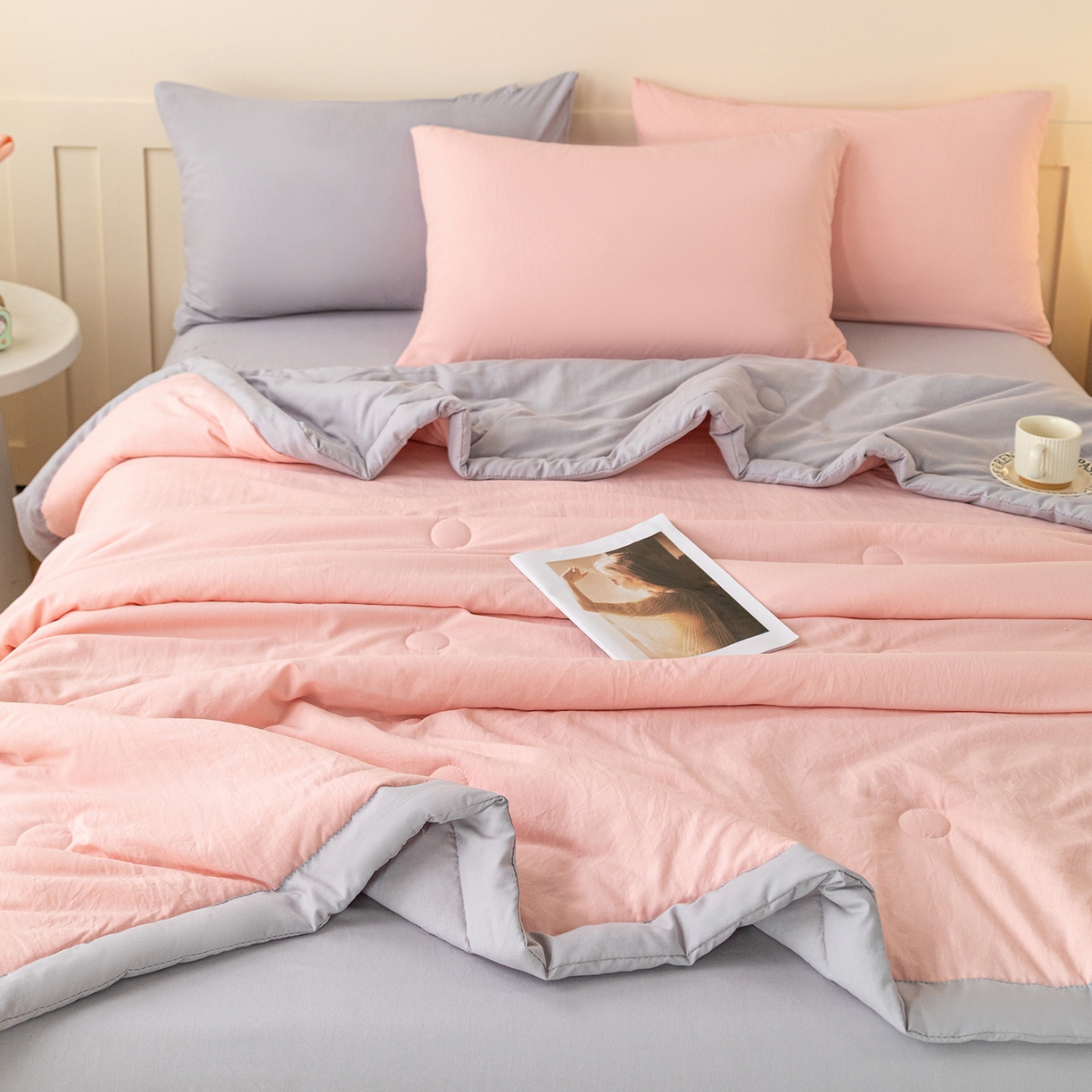 91家纺网 家纺一手货源 找家纺 安琪家纺 2026春夏新款A类新疆棉花纯色撞色双拼夏被夏凉被空调被 双拼-粉灰