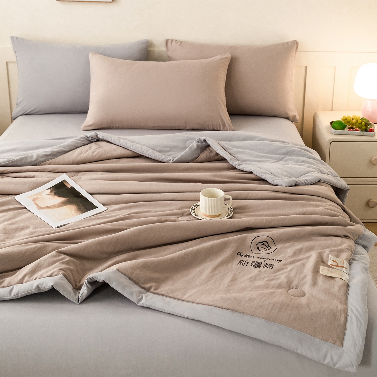 91家纺网 家纺一手货源 找家纺 安琪家纺 2026春夏新款A类新疆棉花纯色撞色双拼夏被夏凉被空调被 双拼-卡其灰
