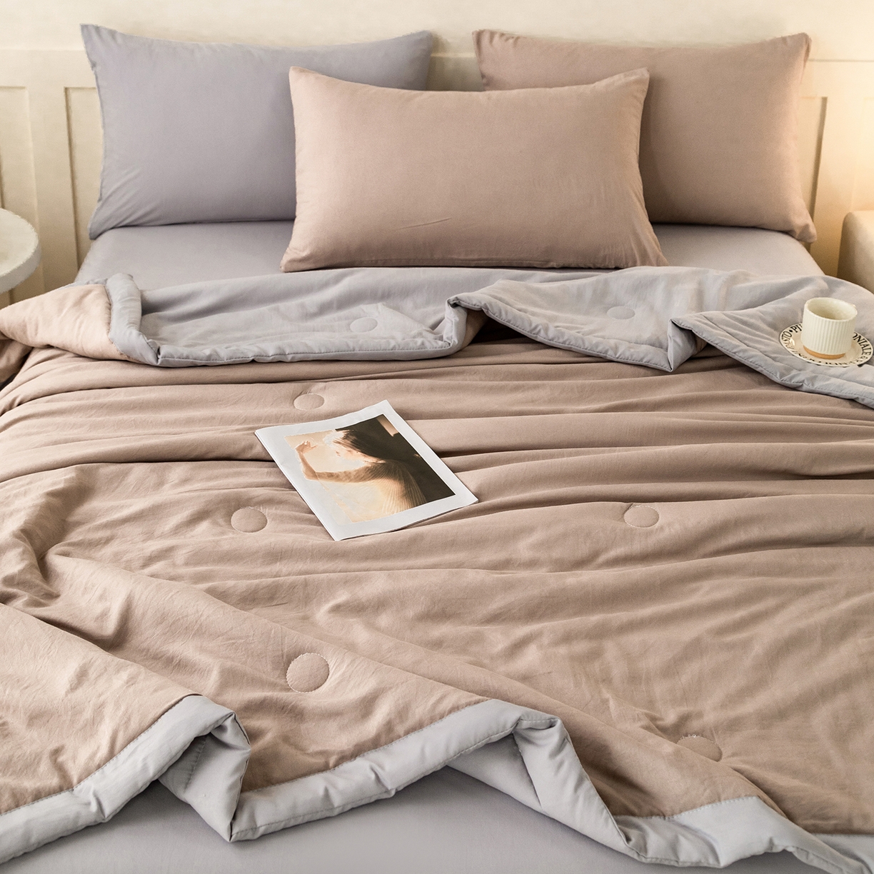 91家纺网 家纺一手货源 找家纺 安琪家纺 2026春夏新款A类新疆棉花纯色撞色双拼夏被夏凉被空调被 双拼-卡其灰