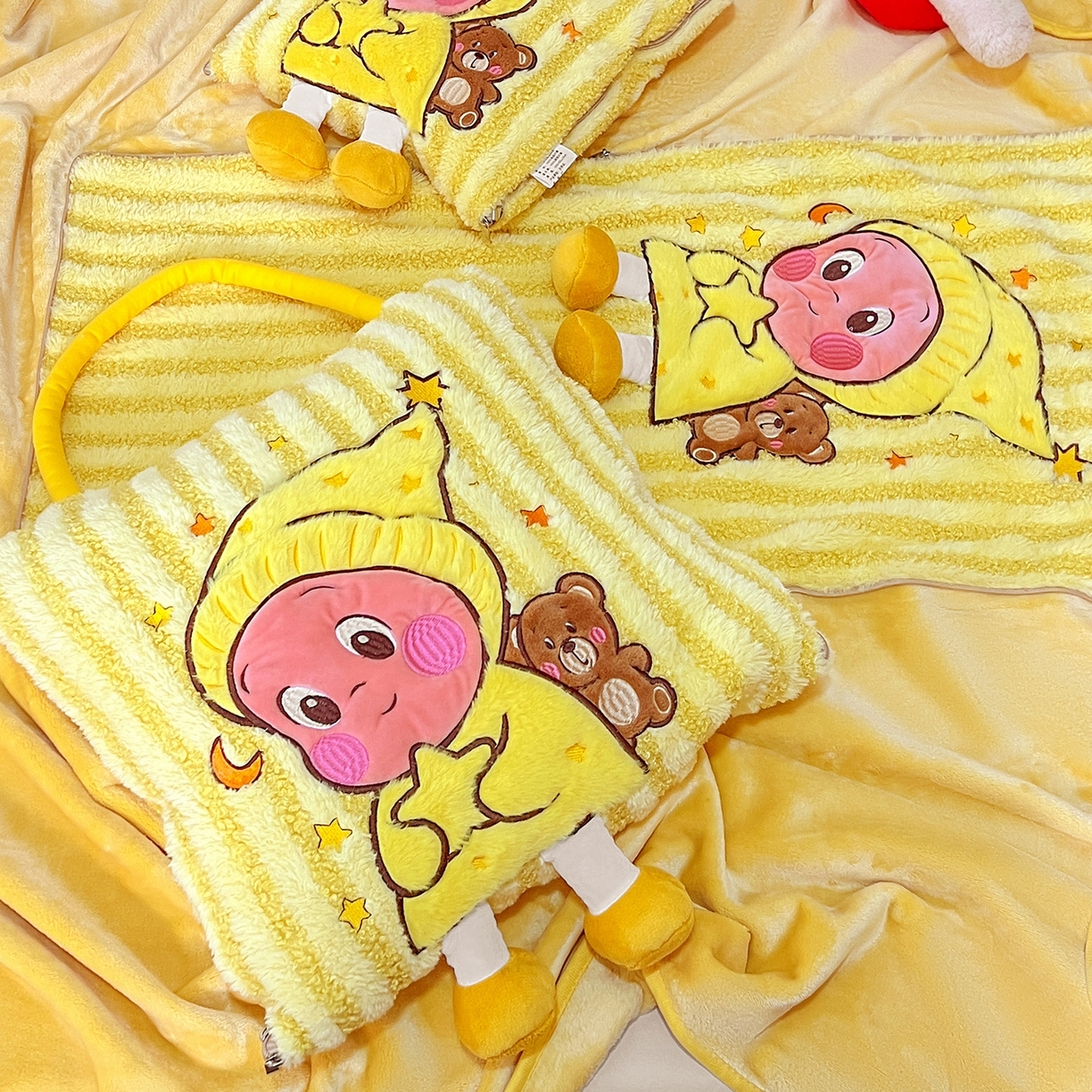 91家纺网 家纺一手货源 找家纺 （总）古本家居 2026春夏新款多巴胺网红风星星抱枕毯