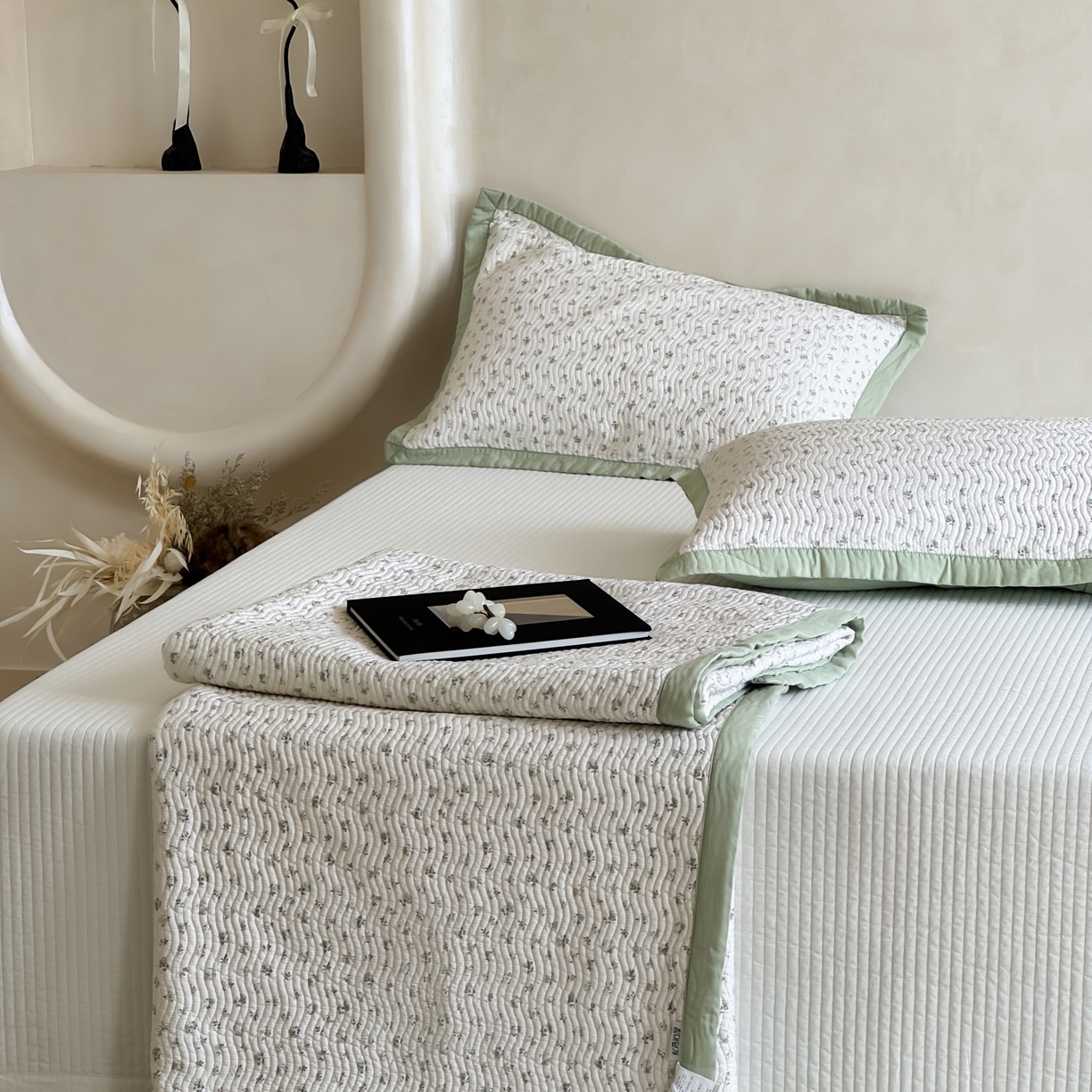 91家纺网 家纺一手货源 找家纺 （总）床盖工厂店 2026新款莫代尔天丝床盖波浪纹绗缝床盖三件套