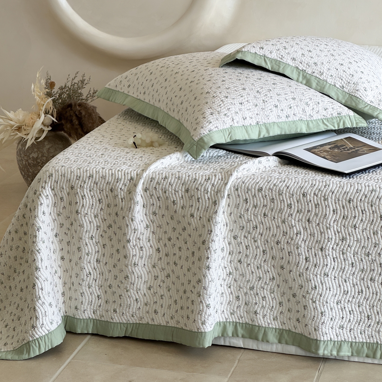 91家纺网 家纺一手货源 找家纺 （总）床盖工厂店 2026新款莫代尔天丝床盖波浪纹绗缝床盖三件套,牧人-绿,山茶花波点-兰,香岛巴黎-咖,香岛巴黎-绿,与花期-咖,芝士樱桃-米