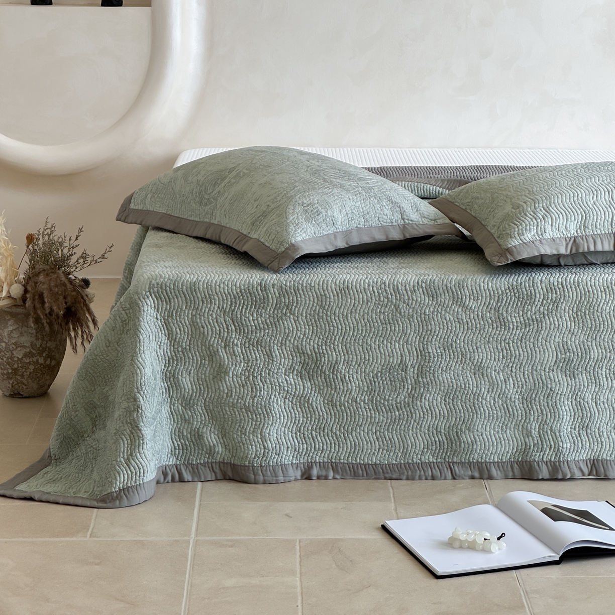 91家纺网 家纺一手货源 找家纺 床盖工厂店 2026新款莫代尔天丝床盖波浪纹绗缝床盖三件套 香岛巴黎-绿