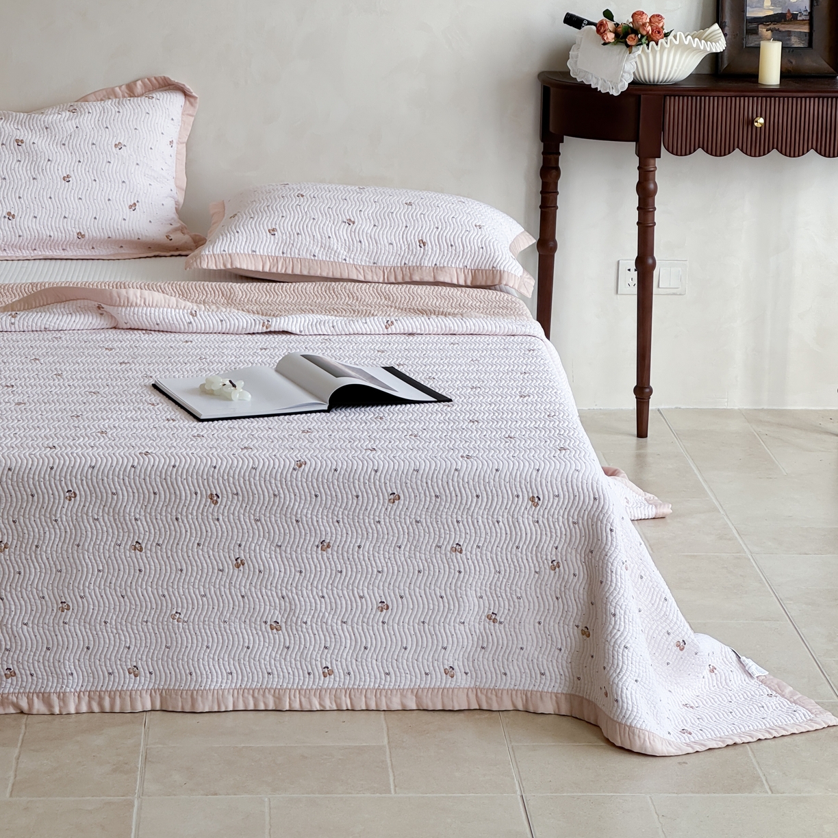 91家纺网 家纺一手货源 找家纺 床盖工厂店 2026新款莫代尔天丝床盖波浪纹绗缝床盖三件套 芝士樱桃-米