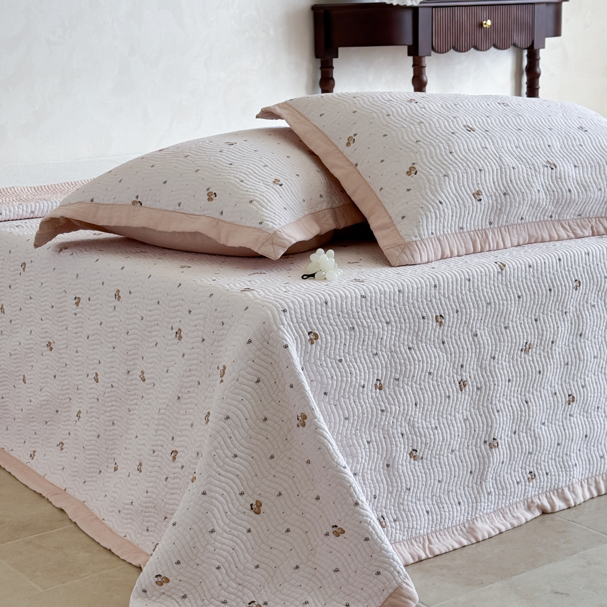 91家纺网 家纺一手货源 找家纺 床盖工厂店 2026新款莫代尔天丝床盖波浪纹绗缝床盖三件套 芝士樱桃-米