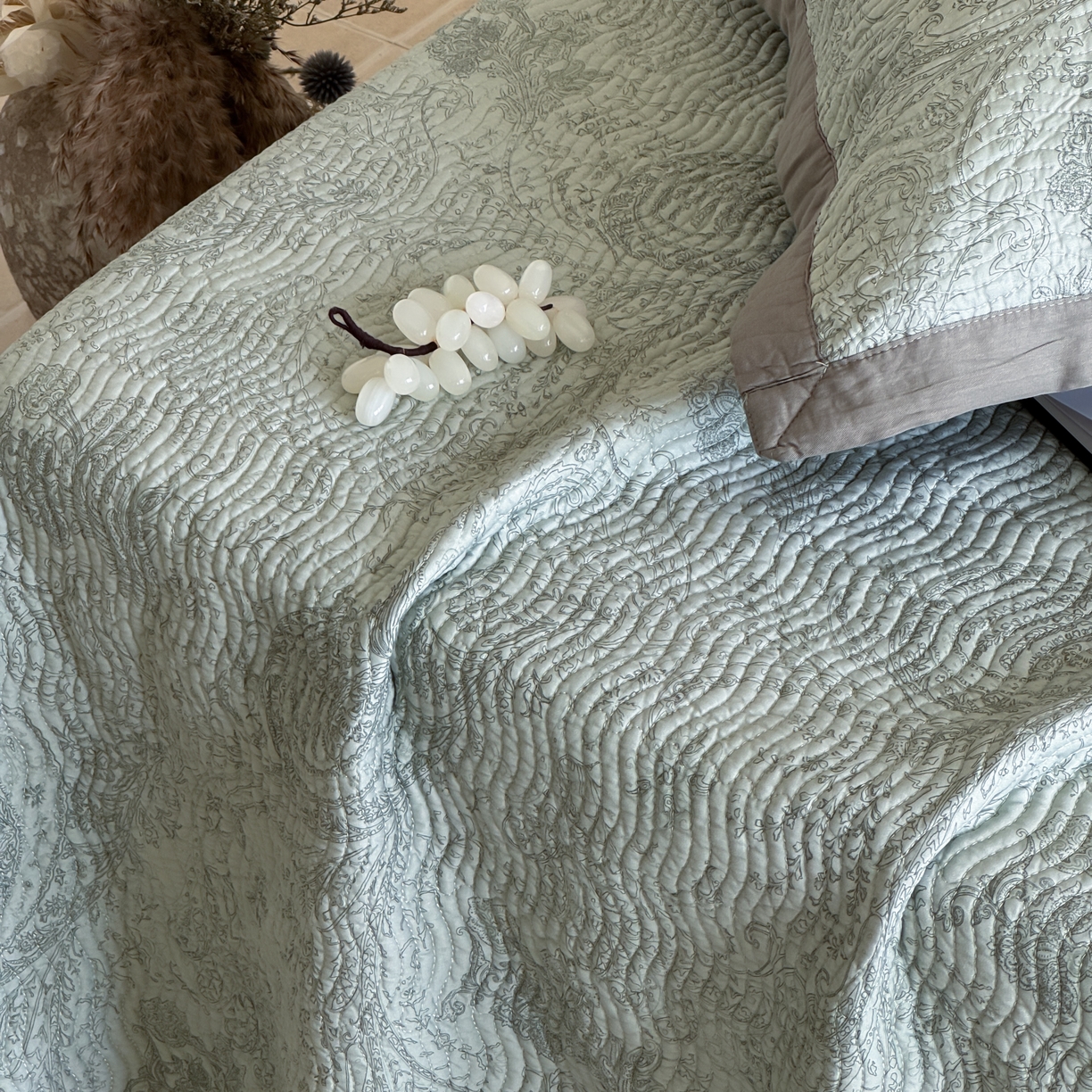 91家纺网 家纺一手货源 找家纺 床盖工厂店 2026新款莫代尔天丝床盖波浪纹绗缝床盖三件套 香岛巴黎-绿