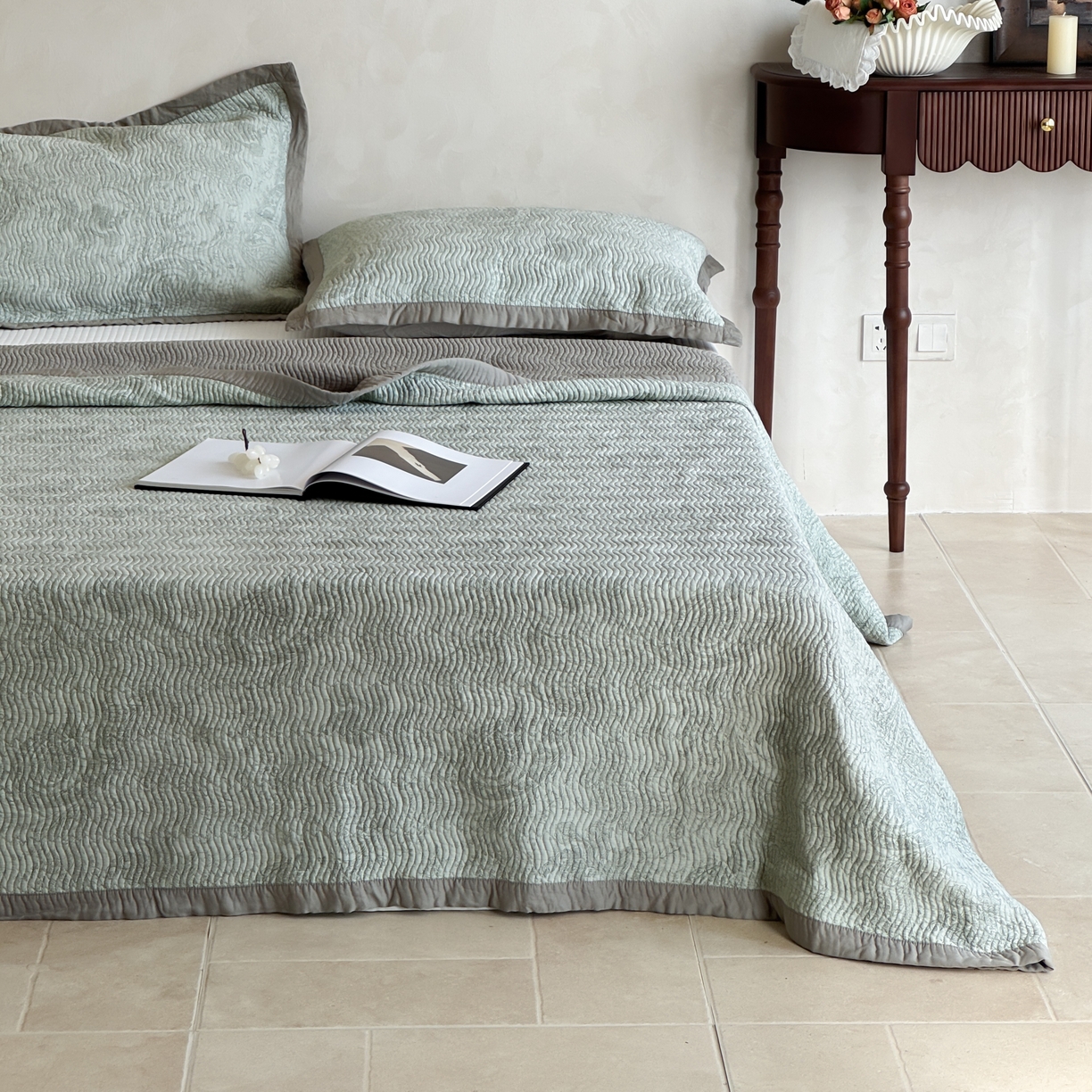 91家纺网 家纺一手货源 找家纺 床盖工厂店 2026新款莫代尔天丝床盖波浪纹绗缝床盖三件套 香岛巴黎-绿