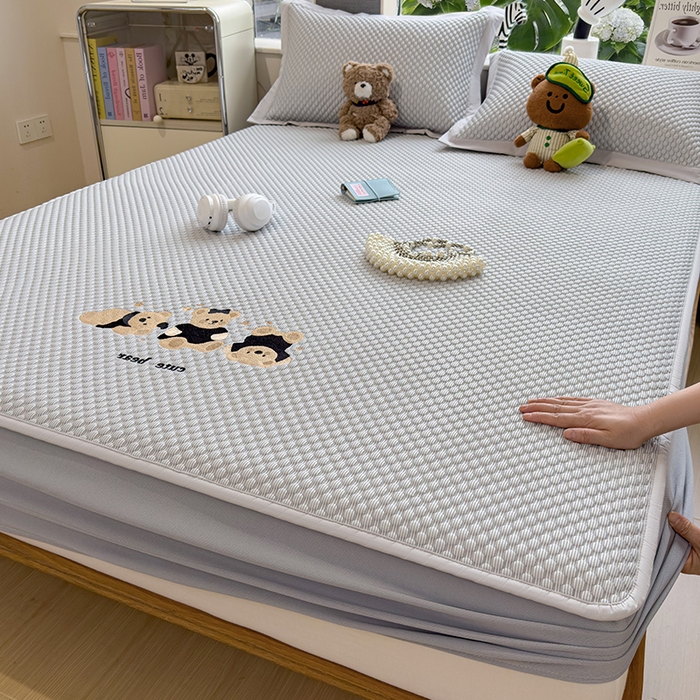 91家纺网 家纺一手货源 找家纺 （总）莱家富  2026新款A类卡通3D冰豆豆凉席三件套凉感值过0.21夏天刺绣冰丝席可机洗儿童空调软席子-豆豆小熊