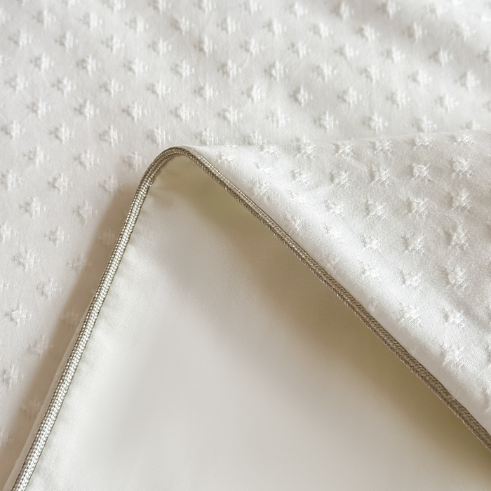 91家纺网 家纺一手货源 找家纺 六合家纺 2026新款A类贡缎提花星空点夏被 星空点-白