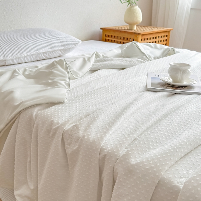 91家纺网 家纺一手货源 找家纺 六合家纺 2026新款A类贡缎提花星空点夏被 星空点-白