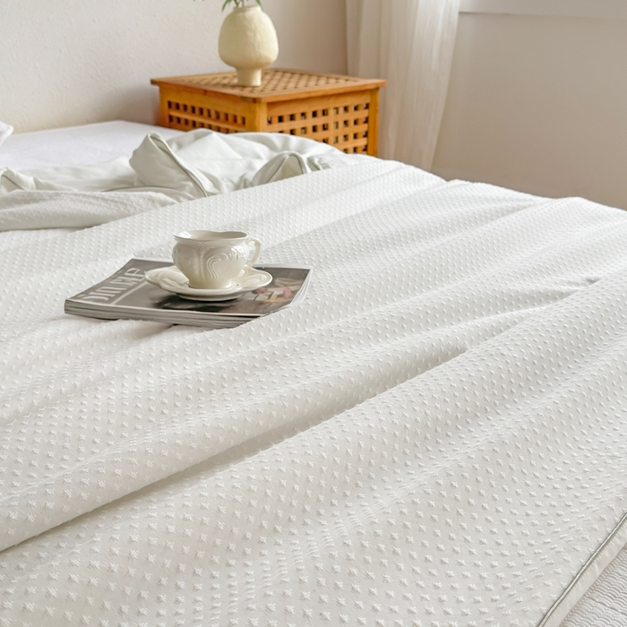 91家纺网 家纺一手货源 找家纺 六合家纺 2026新款A类贡缎提花星空点夏被 星空点-白