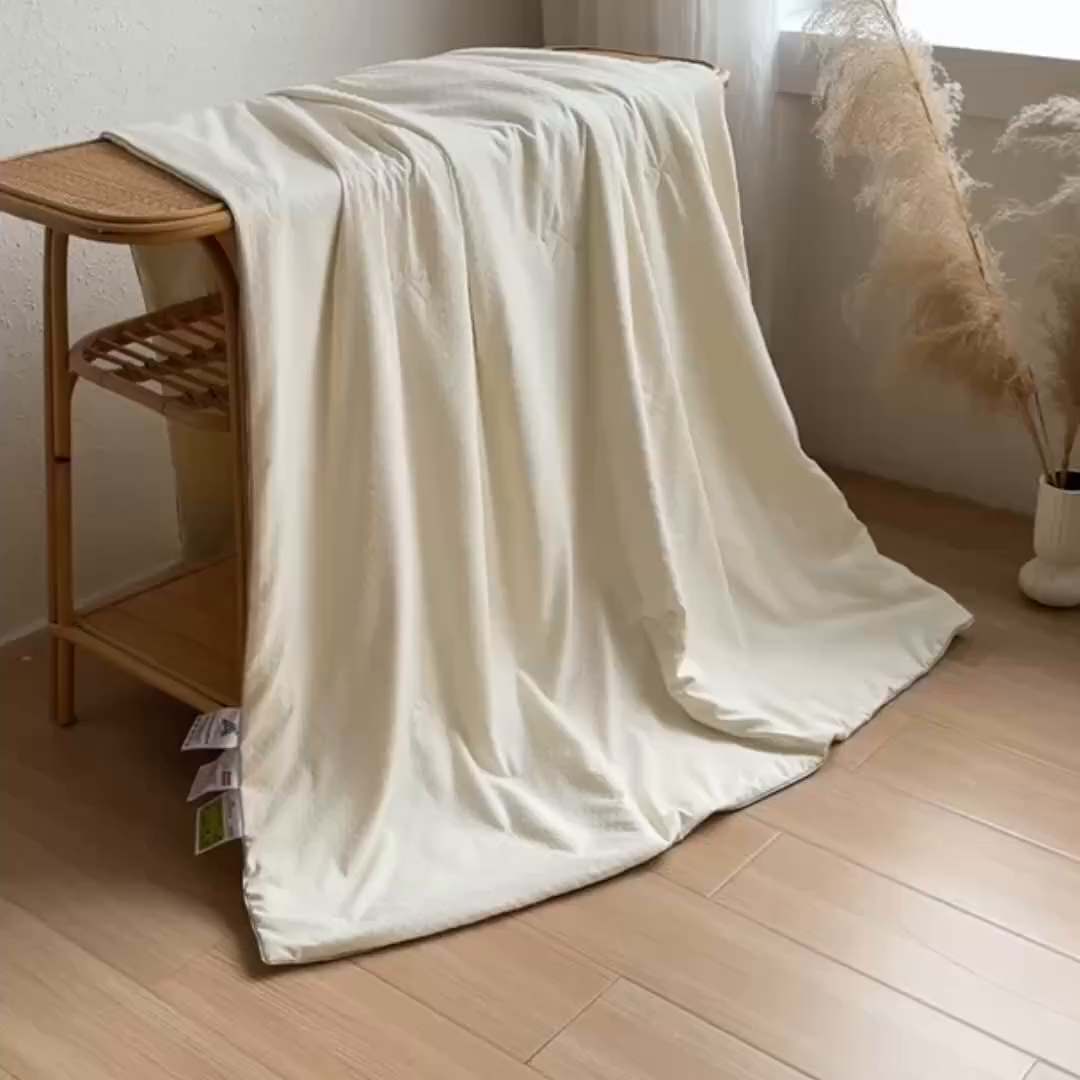 91家纺网 家纺一手货源 找家纺 六合家纺 2026新款A类贡缎提花星空点夏被 星空点-米黄