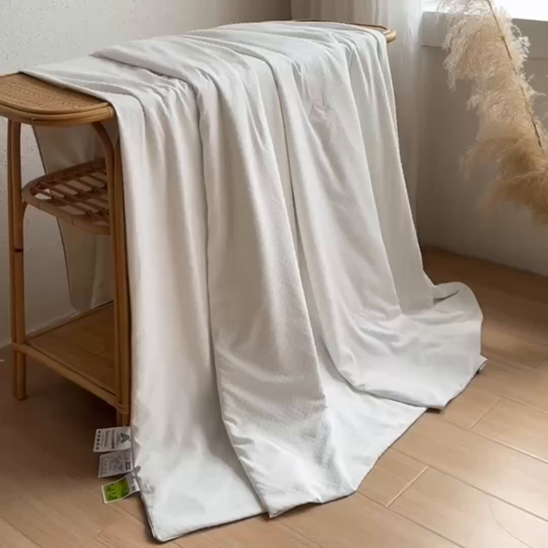 91家纺网 家纺一手货源 找家纺 六合家纺 2026新款A类贡缎提花星空点夏被 星空点-白